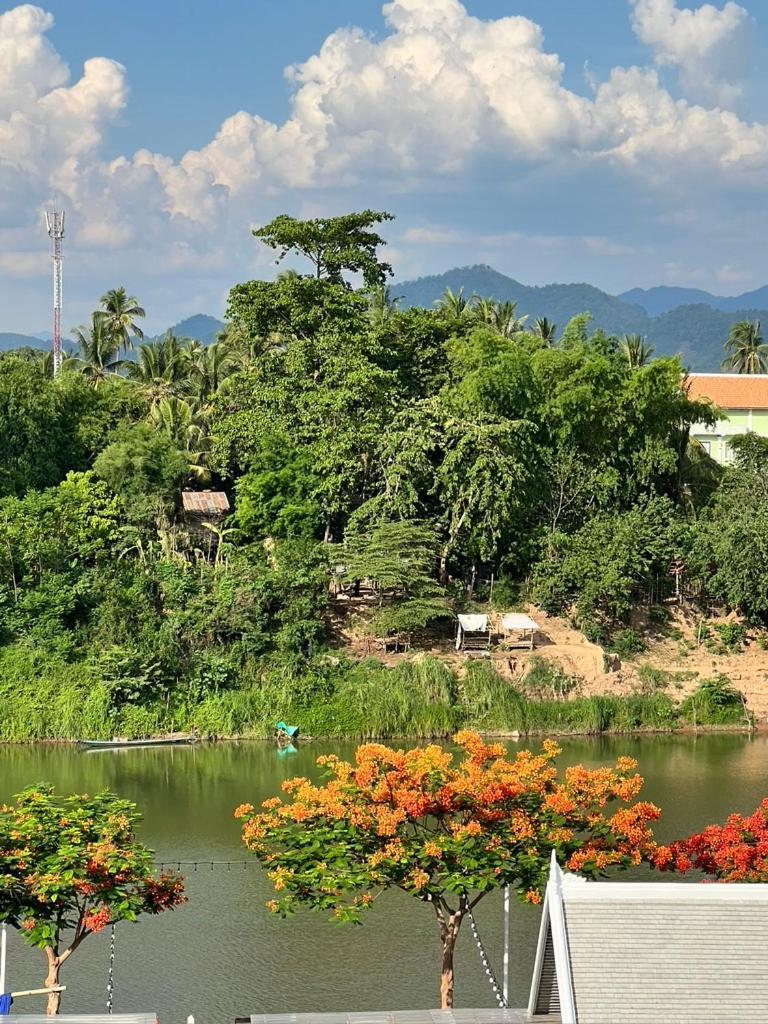 Namkhan Riverside Hotel Luang Prabang Exterior photo